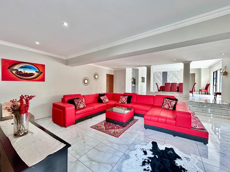 5 Bedroom Property for Sale in Xanadu North West